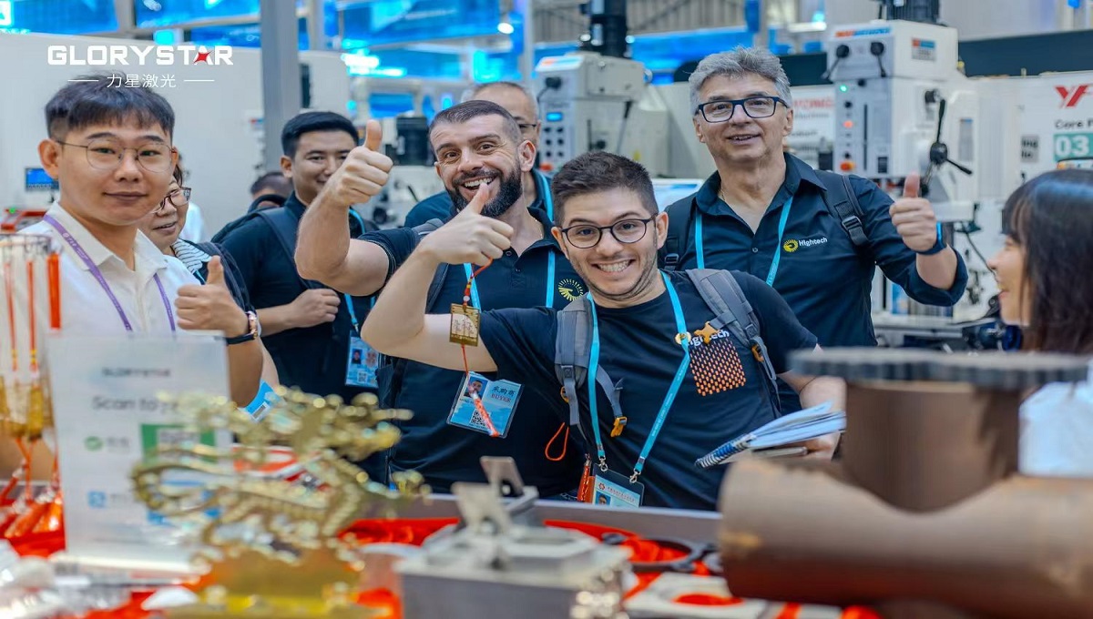 秋季廣交會(huì)現(xiàn)場(chǎng)首日流量爆滿！力星激光科技盛宴攬獲海內(nèi)外友人一致好評(píng)！